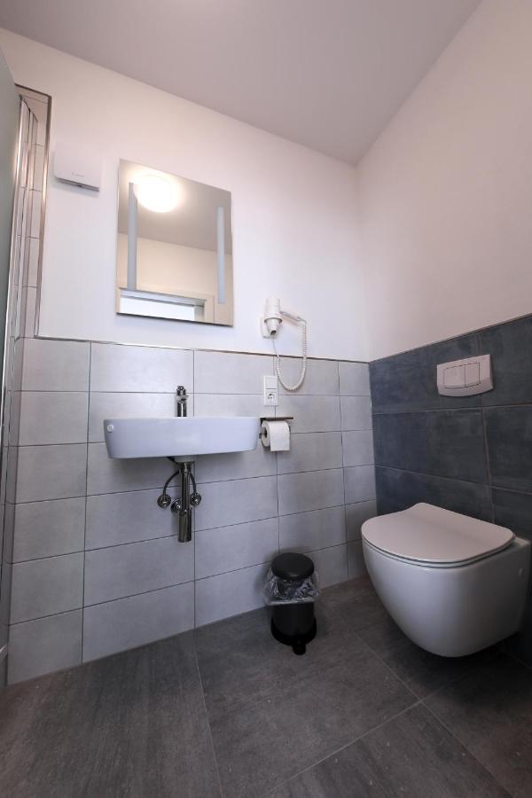 24/7 Selfcheckin Schmiedestrasse Hotel Leer Kültér fotó